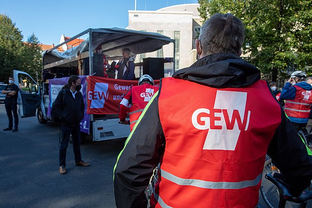 Berlin'de Öğretmenler Uyarı Grevine Gidiyor