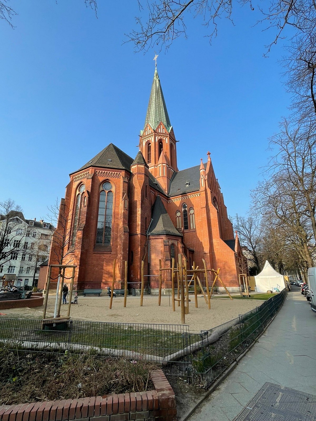 Wilmersdorf'da Kiliseye Irkçı Saldırı